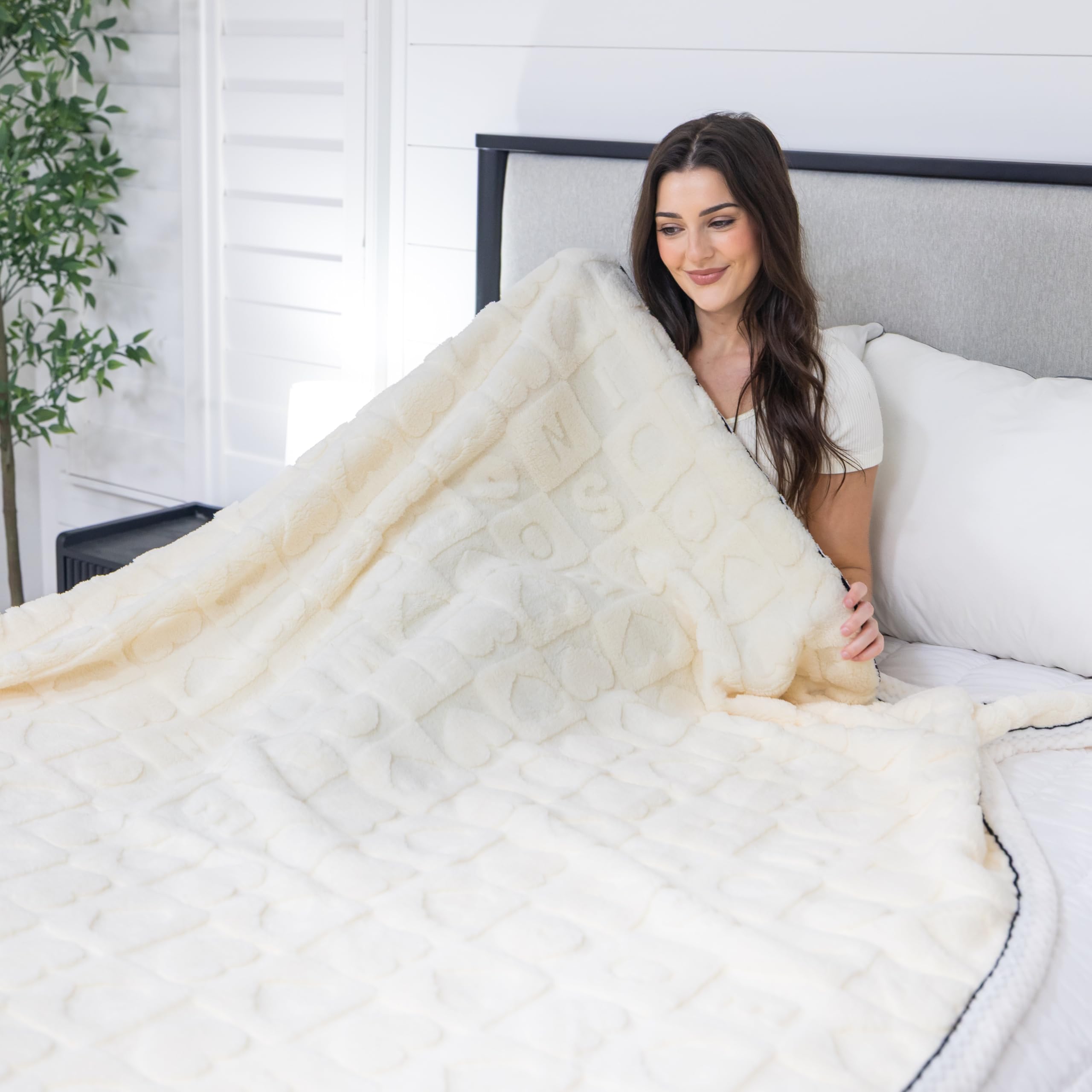 MYMODAGLAM Cream Beige Double-Sided Sherpa-Knit Blanket – Oversized 60x80, Plush Heart Pattern, Gift Bag Included